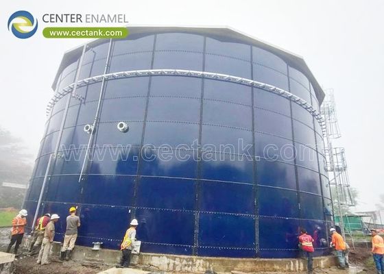 Farbige Wasserbehälter mit Glasverkleidung: Ästhetische und langlebige Lösungen