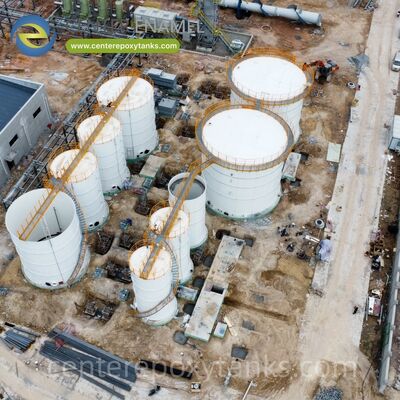 Schrauben Stahlbehälter als Viehfutterlager Silos: Schwerlastbehälter für große Mengen Viehfutter auf gewerblichen Farmen.