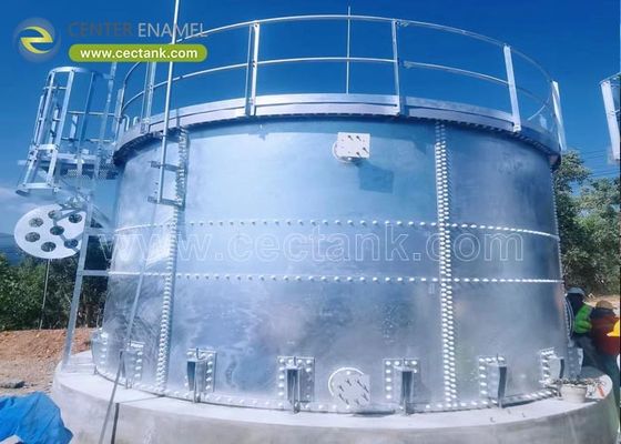Galvanisierte Stahltanks zur Aufbewahrung sauberen Wassers in Industriewerkstätten