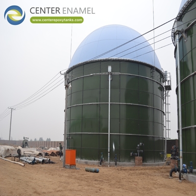 Doppelmembranartige Dächer für die Klärung von Cassavaabwässern: Biogas aus Industrieabwässern wird gefangen.