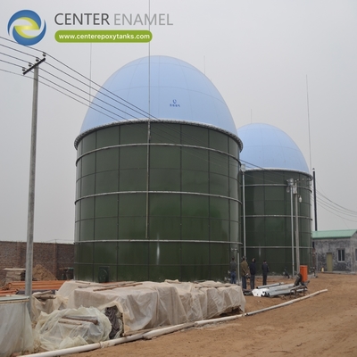 Doppelmembrandächer für Schlachthofabfälle: Fängt Biogas aus tierischen Abfällen auf.